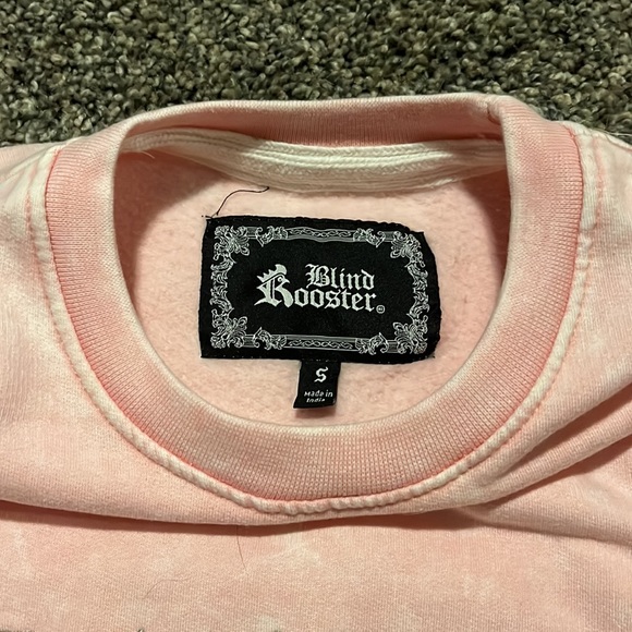 Pink sweater. - Picture 2 of 3